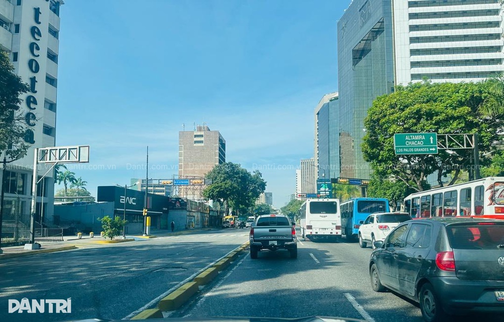 Cuộc sống của 2 kỹ sư Việt Nam mắc kẹt ở Venezuela sau khi Mỹ đột kích - 2