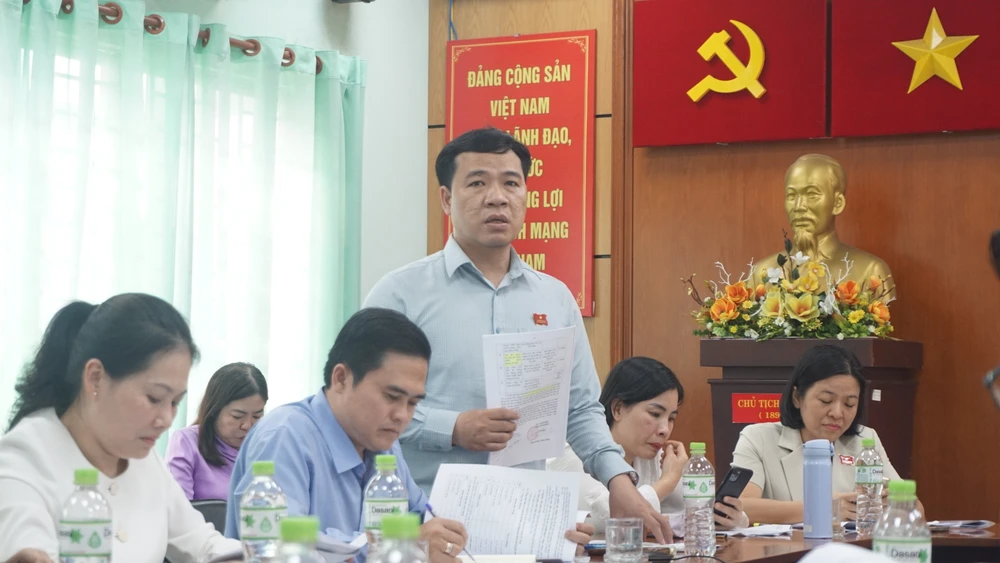 Ông Nguyễn Minh Nhựt, Phó Ban Văn hóa - Xã hội, HĐND TP phát biểu tại buổi làm việc. Ảnh: NQ hoc-3-ca-1.JPG