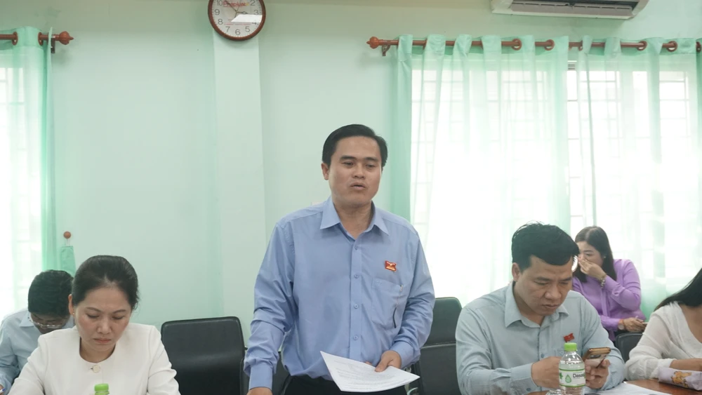 Ông Cao Thanh Bình, Trưởng ban Văn hoá - Xã hội, HĐND TP phát biểu chỉ đạo tại buổi làm việc. Ảnh: NQ hoc-3-ca-2.JPG
