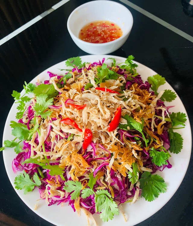 Gỏi gà bắp cải tím