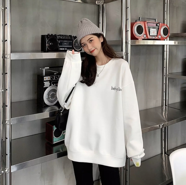 Mũ beanie và áo trắng: sự kết hợp ‘ngỡ không hợp mà hợp không tưởng’ - Ảnh 3.