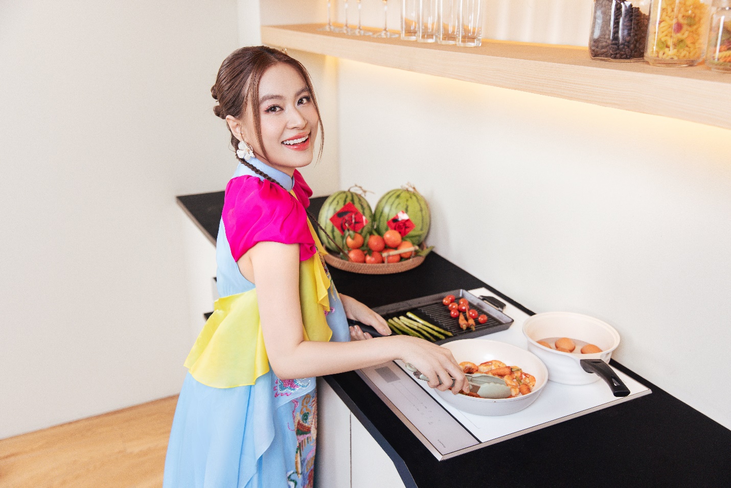 Sản phẩm “Nhìn lại” 30 năm rực rỡ của Hoàng Thùy Linh ra mắt vào dịp Tết Nguyên Đán- Ảnh 4.