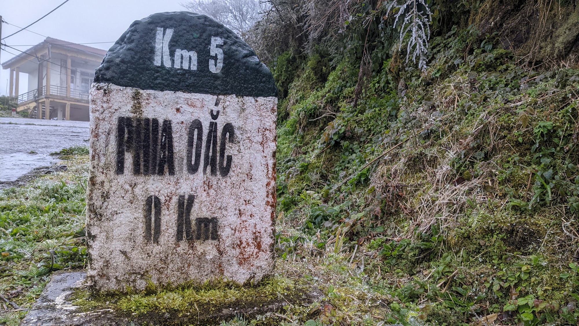 Ngoài Fansipan, Mẫu Sơn, nơi này cũng có băng giá dày đặc: Độ cao gần 2000m, cách Hà Nội hơn 200km- Ảnh 6.