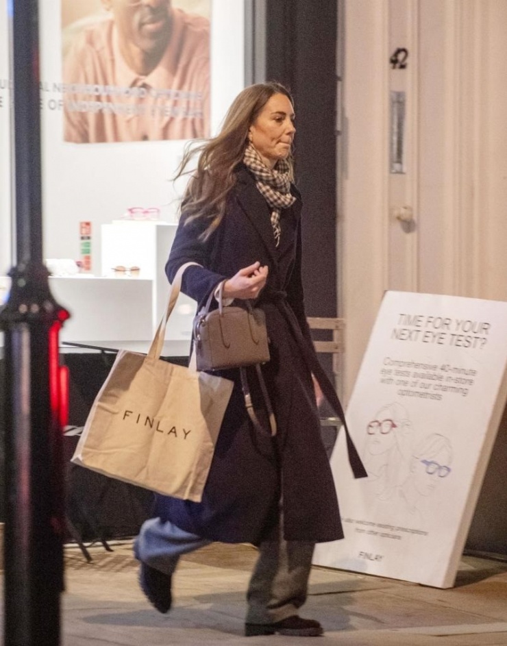 Bộ sưu tập túi cao cấp của Vương phi Kate - 6