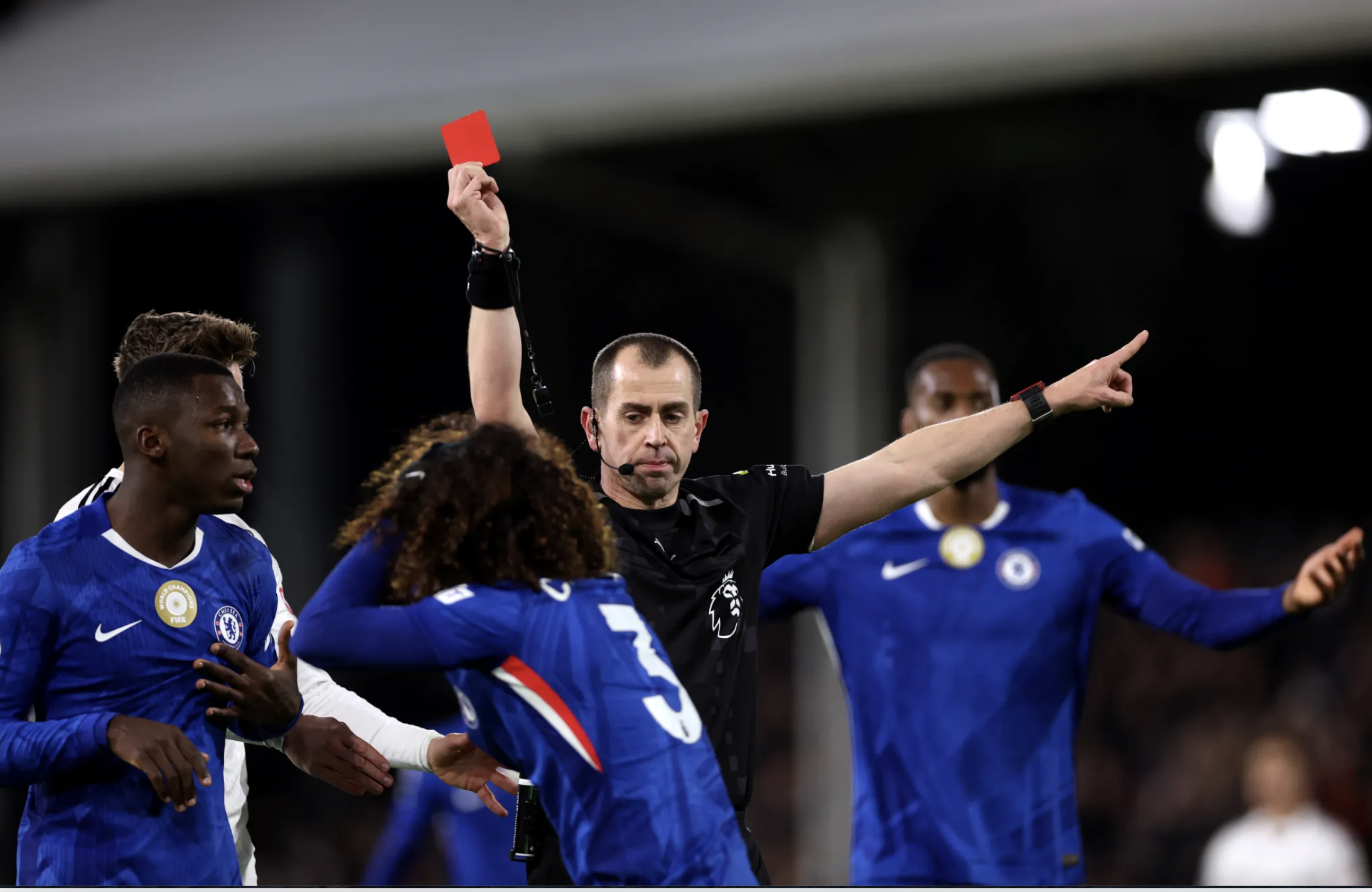 Fulham đẩy Chelsea chìm sâu trong thất vọng 2 Fulham thắng derby London, Chelsea chìm sâu trong thất vọng - Ảnh 2.