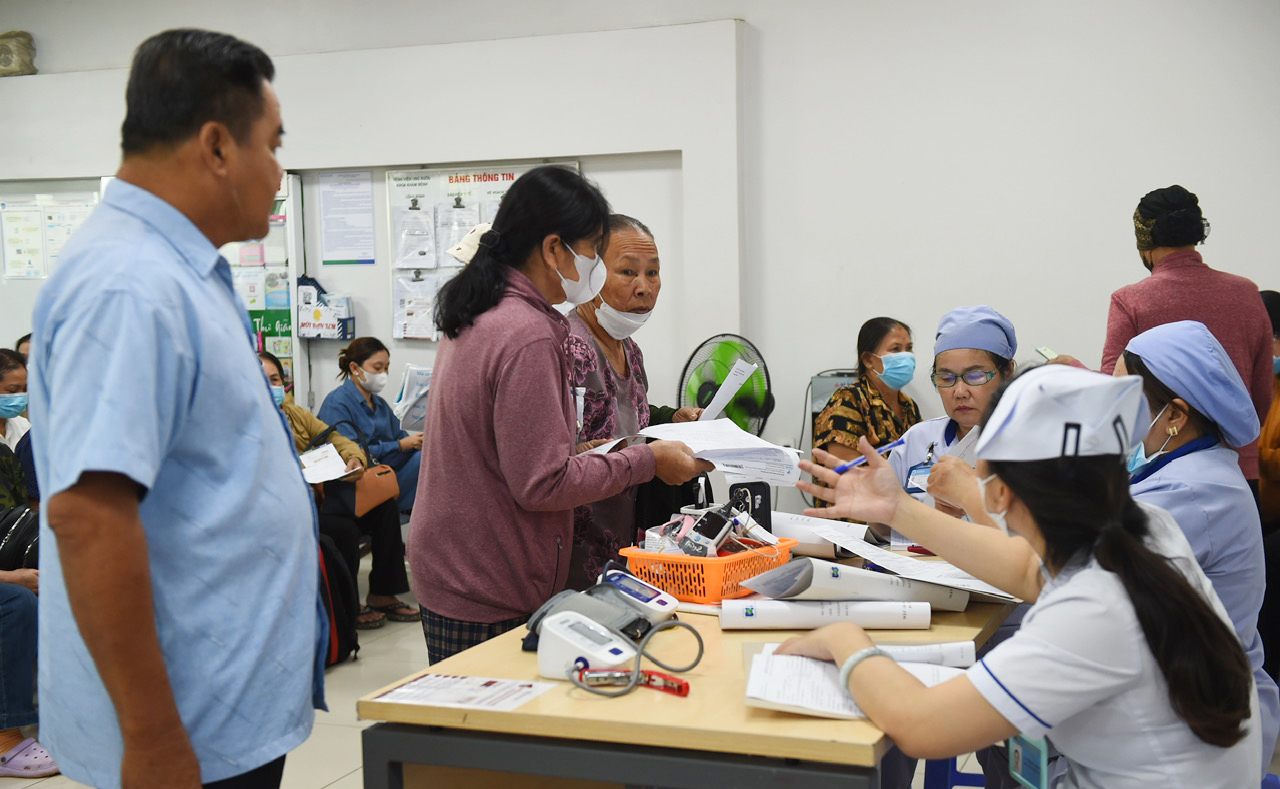 Mức giảm trừ gia cảnh tăng: Người làm công ăn lương vẫn... bị thiệt - Ảnh 2.