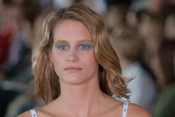 Nữ siêu mẫu đột tử ở tuổi 46