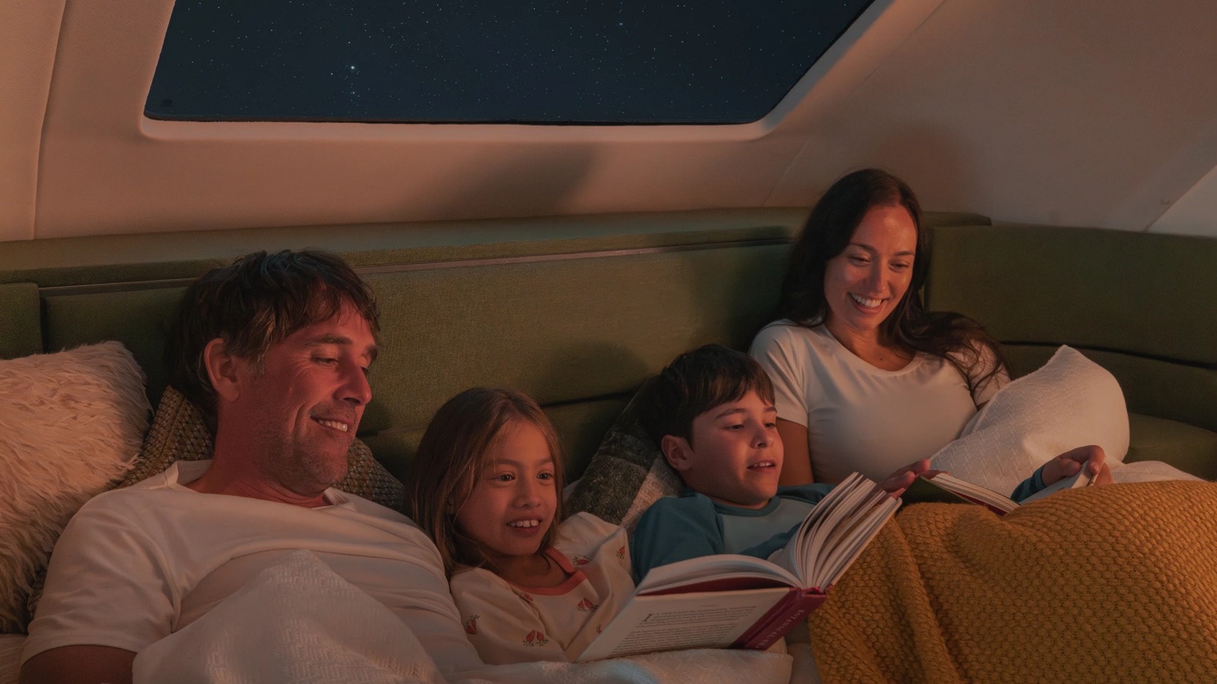 Nhà di động như biệt thự, tự phát điện, tự đỗ, sạc cho xe khác - Ảnh 12.