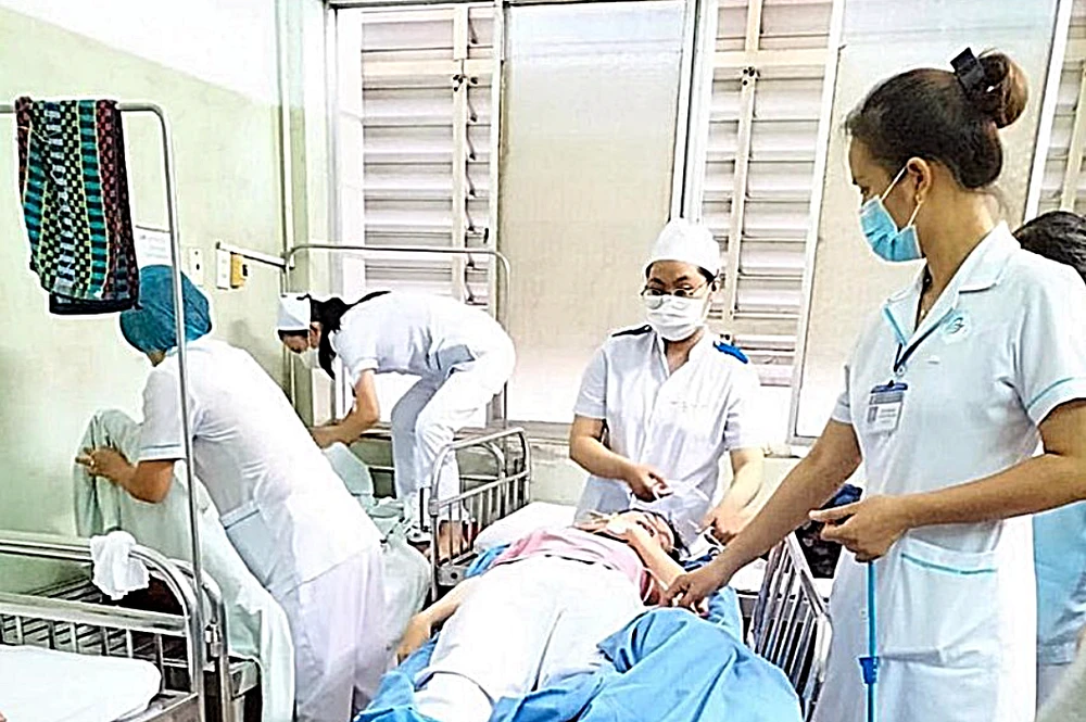 Các điều dưỡng, nữ hộ sinh của Trung tâm Y tế khu vực Phan Thiết. trung-tam-y-te-phan-thiet.png