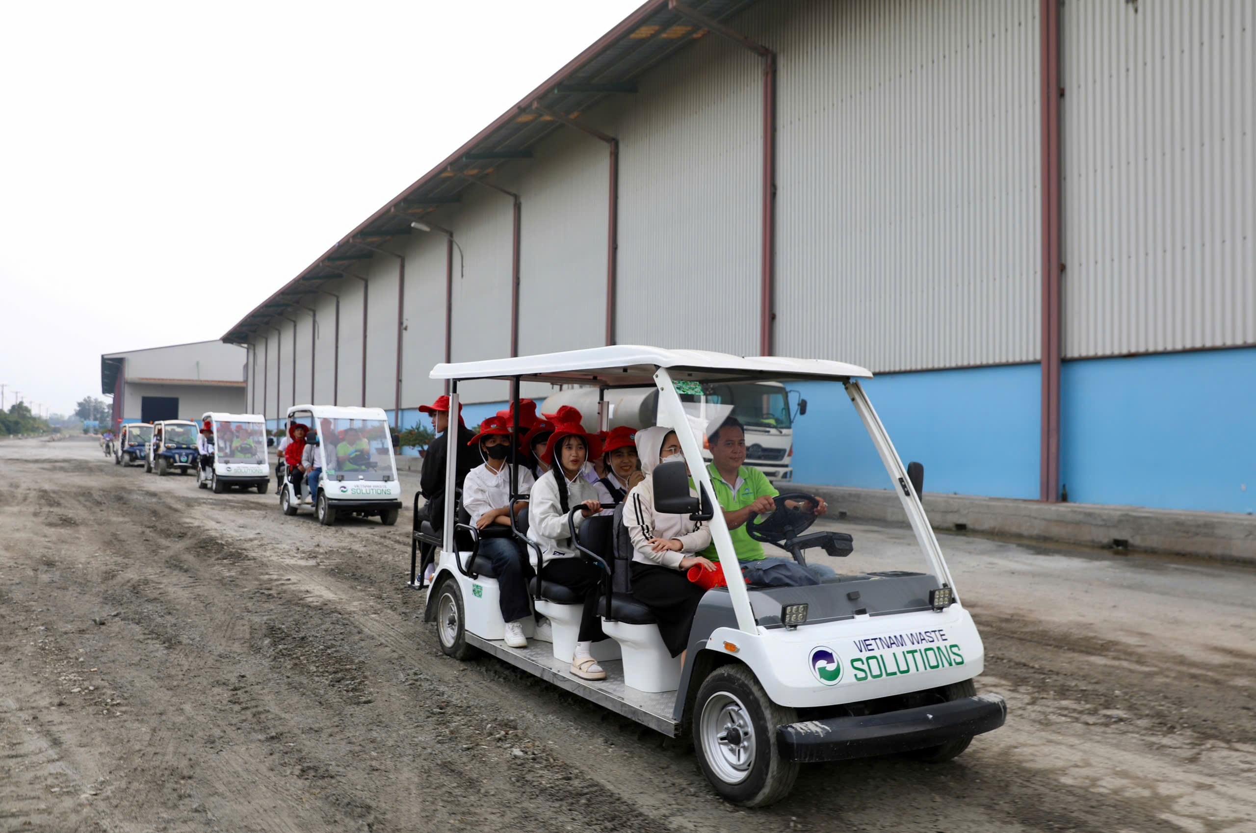 Gần 100 tân thủ khoa tham quan công nghệ xử lý chất thải hiện đại tại VWS - Ảnh 2.