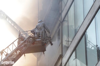 Vụ cháy nhà 7 tầng ở Hà Nội: Chủ nhà nhảy từ tầng cao xuống thoát nạn