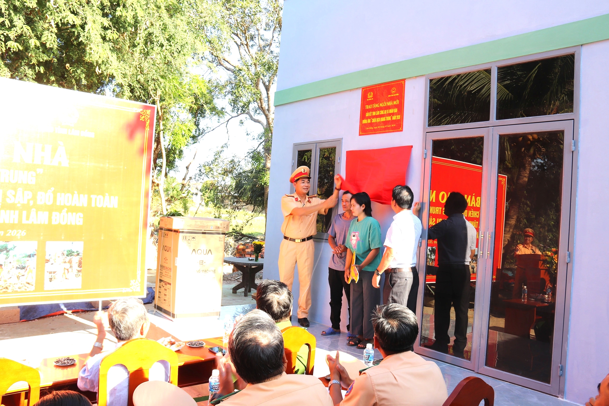 Lâm Đồng bàn giao căn nhà cuối cùng cho dân vùng lũ ven sông Cái - Ảnh 3.