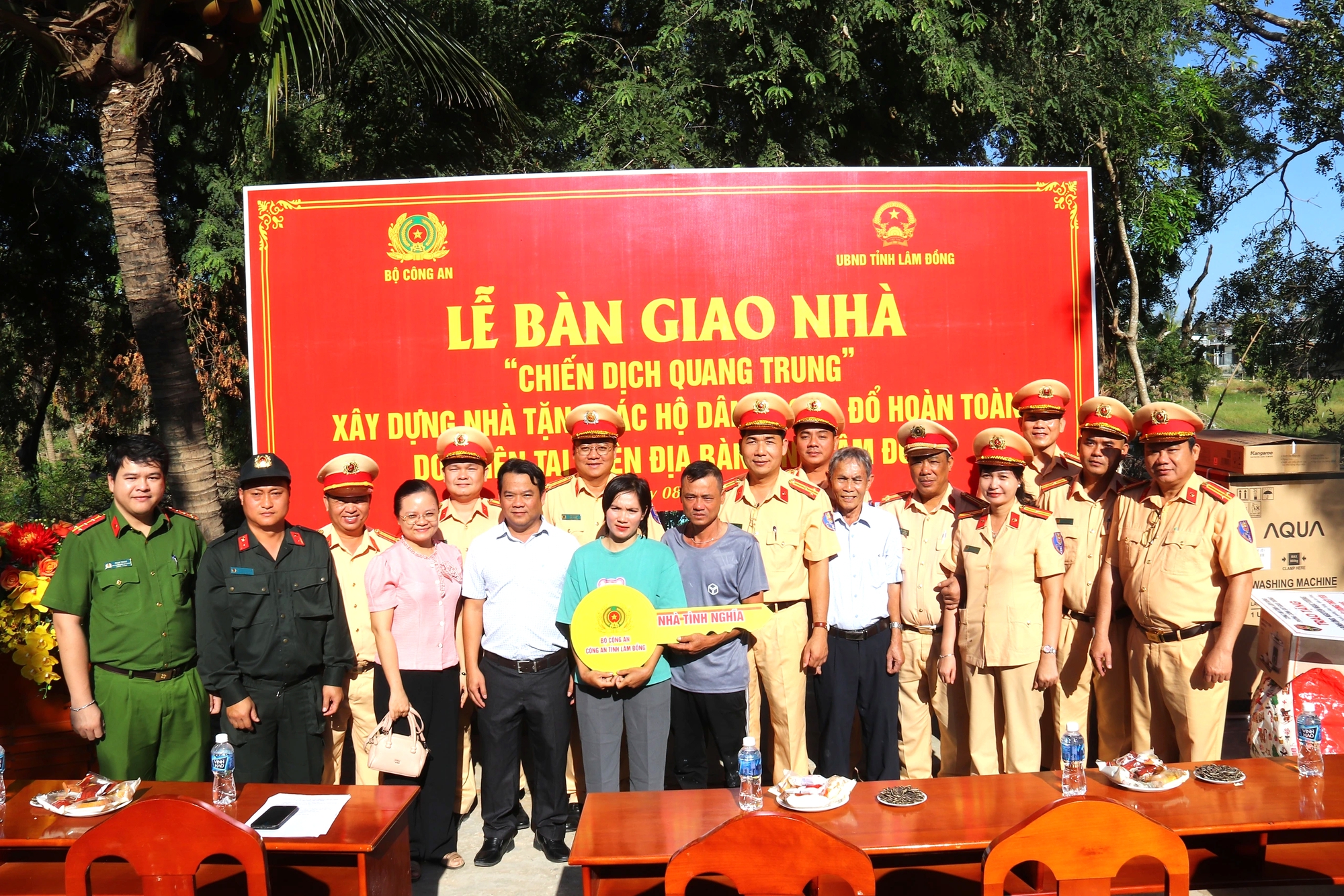 Lâm Đồng bàn giao căn nhà cuối cùng cho dân vùng lũ ven sông Cái - Ảnh 4.