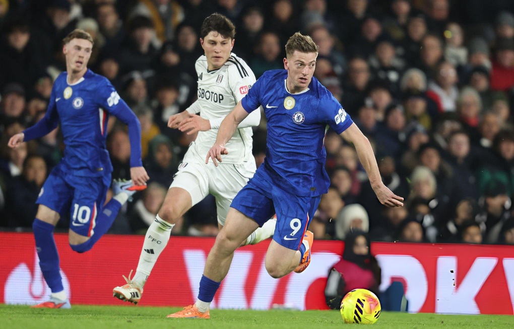 Cucurella bị đuổi sớm, Chelsea gục ngã trước Fulham - 2