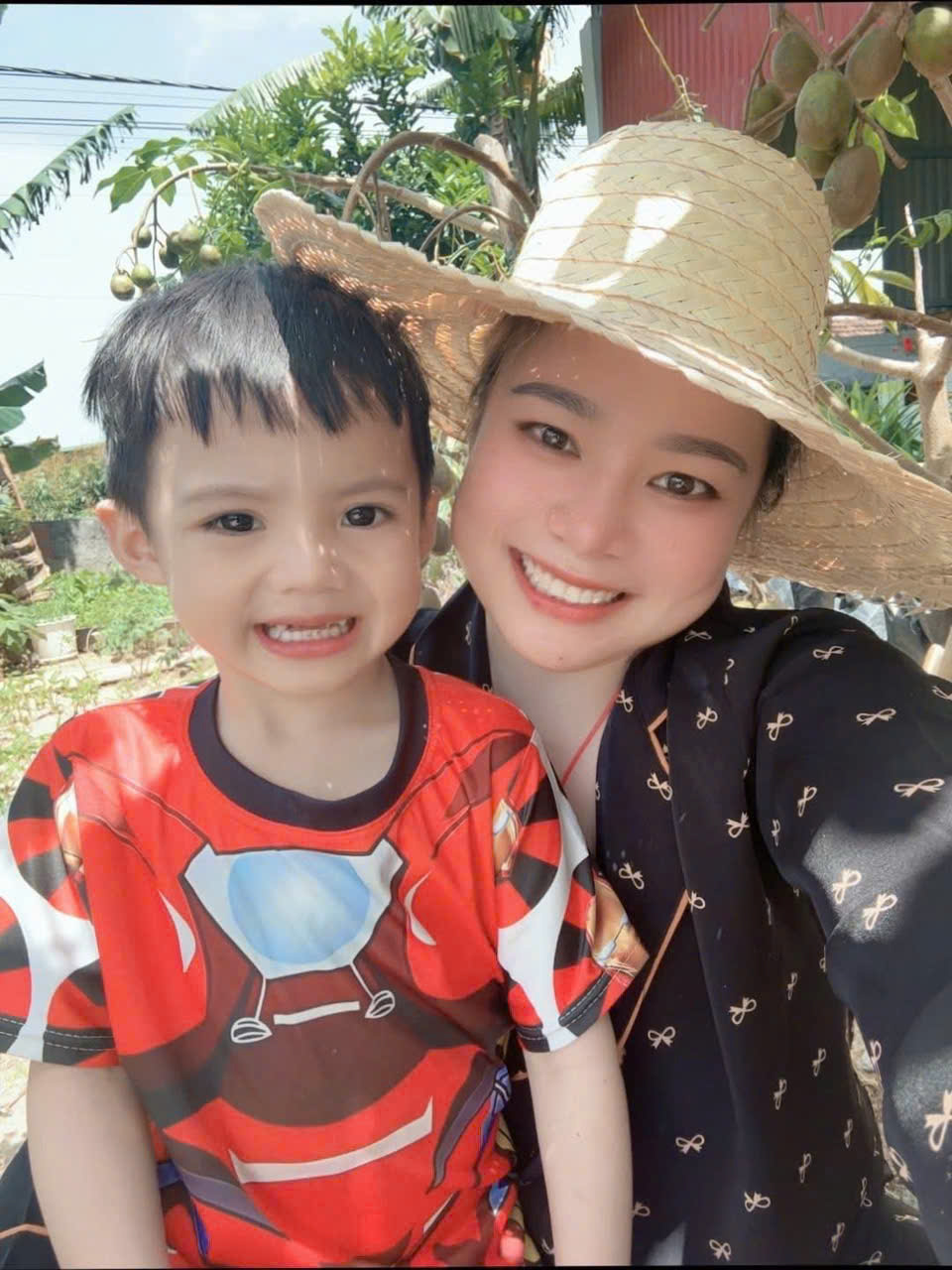 “Tôi chẳng có bí quyết gì”: Chia sẻ của chị gái miền Tây được hàng trăm nghìn người yêu mến qua những video đời thường- Ảnh 4. “Tôi chẳng có bí quyết gì”: Chia sẻ của chị gái miền Tây được hàng trăm nghìn người yêu mến qua những video đời thường- Ảnh 4.