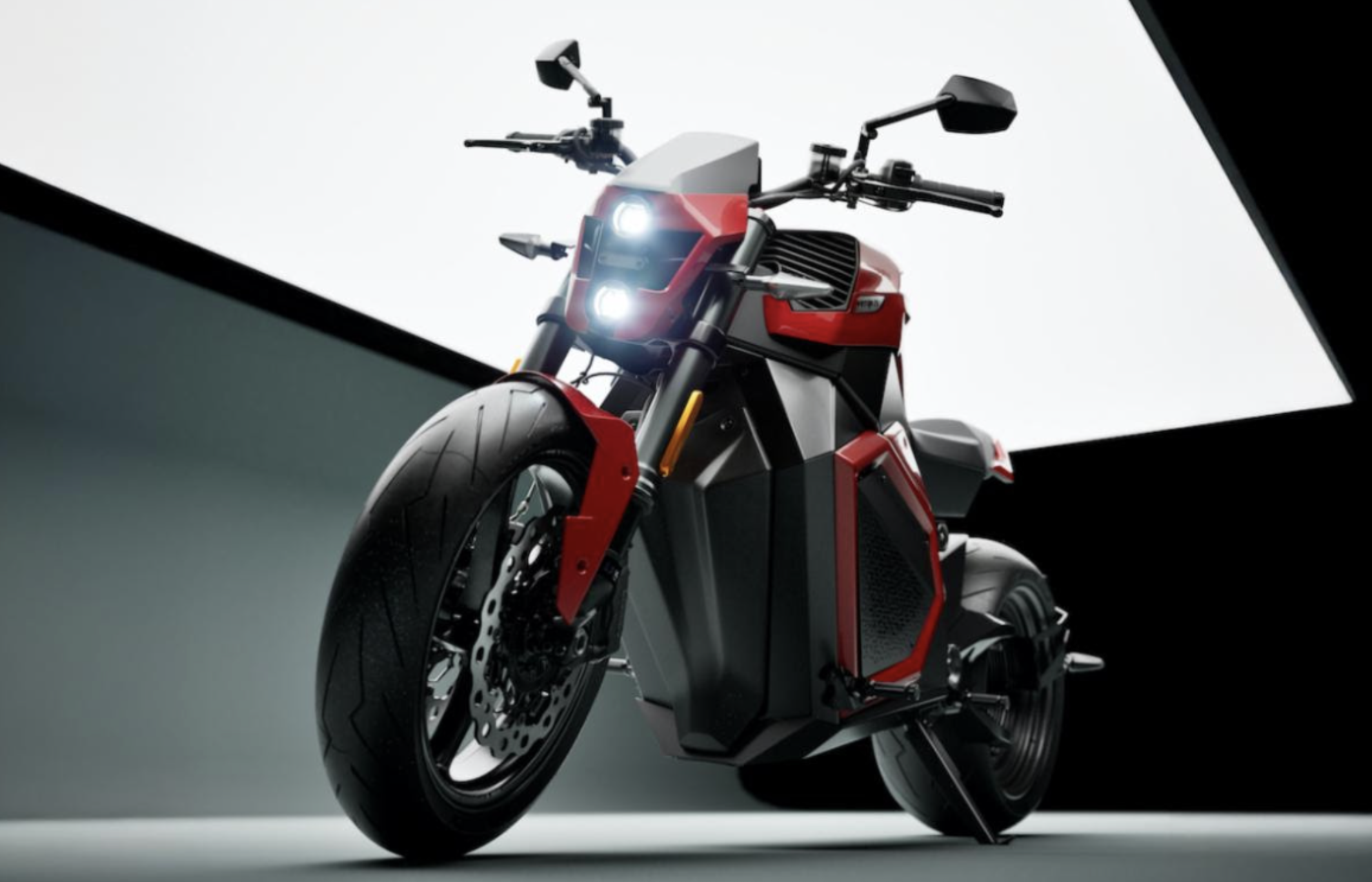 Mô tô điện đầu tiên dùng pin thể rắn, phạm vi di chuyển gần 600 km - Ảnh 2.