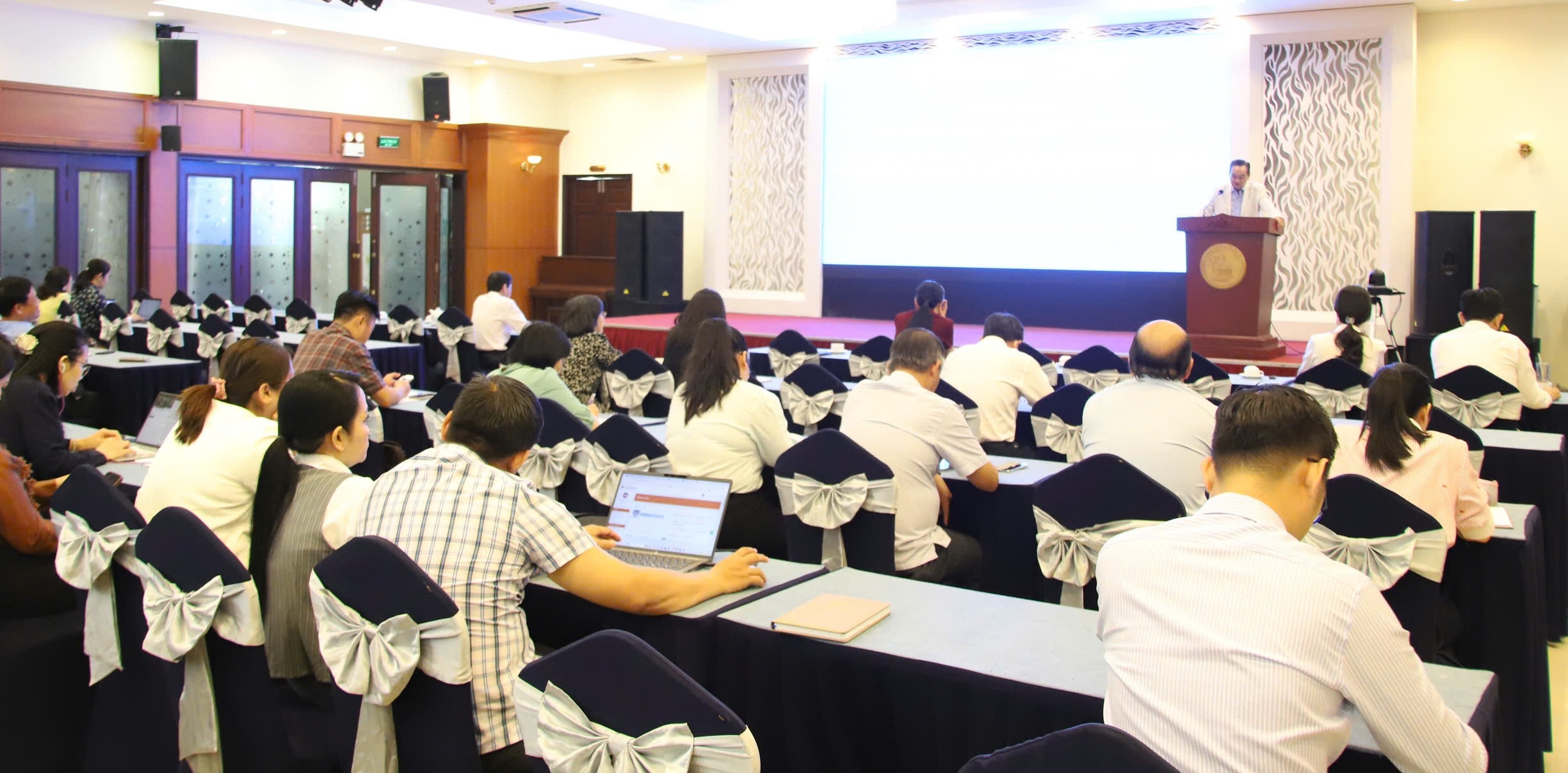 TS Trần Du Lịch: 