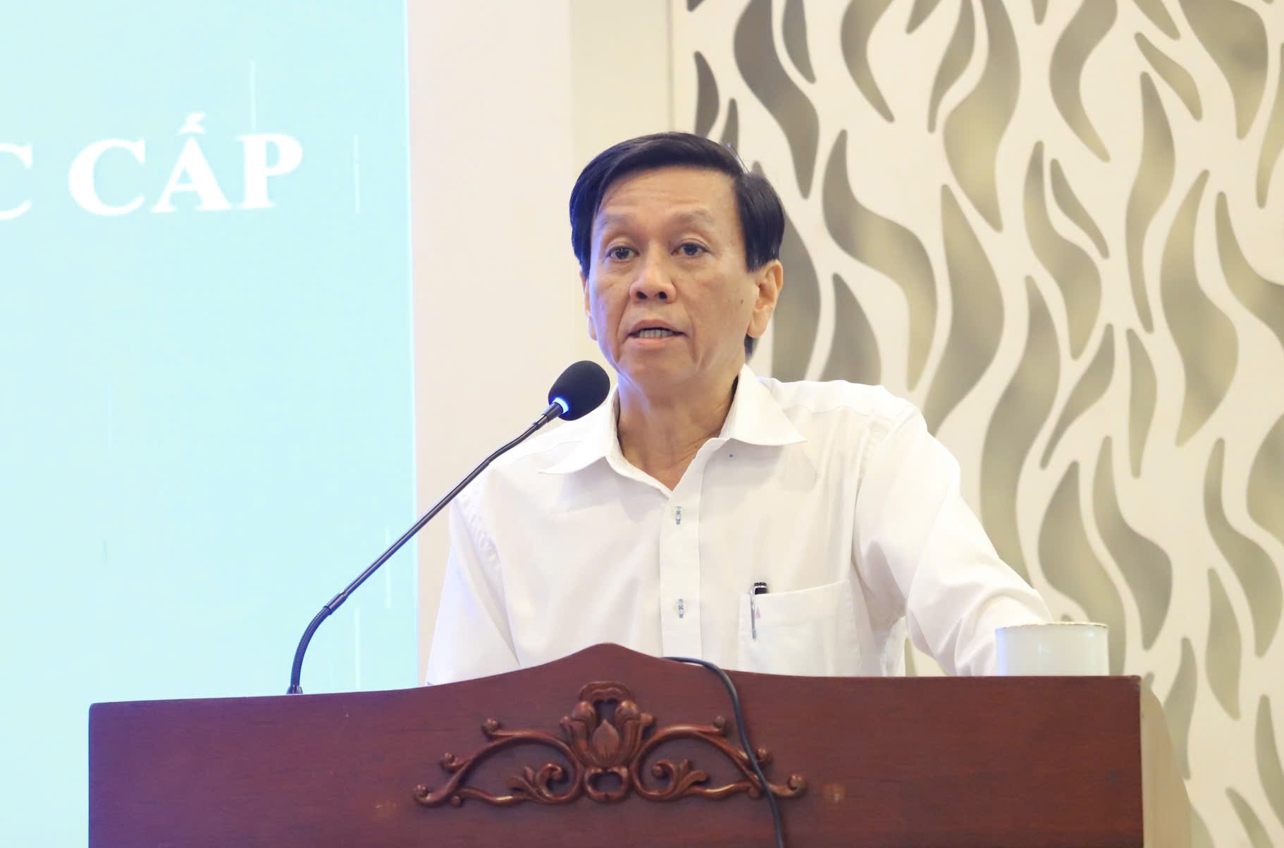 TS Trần Du Lịch: 