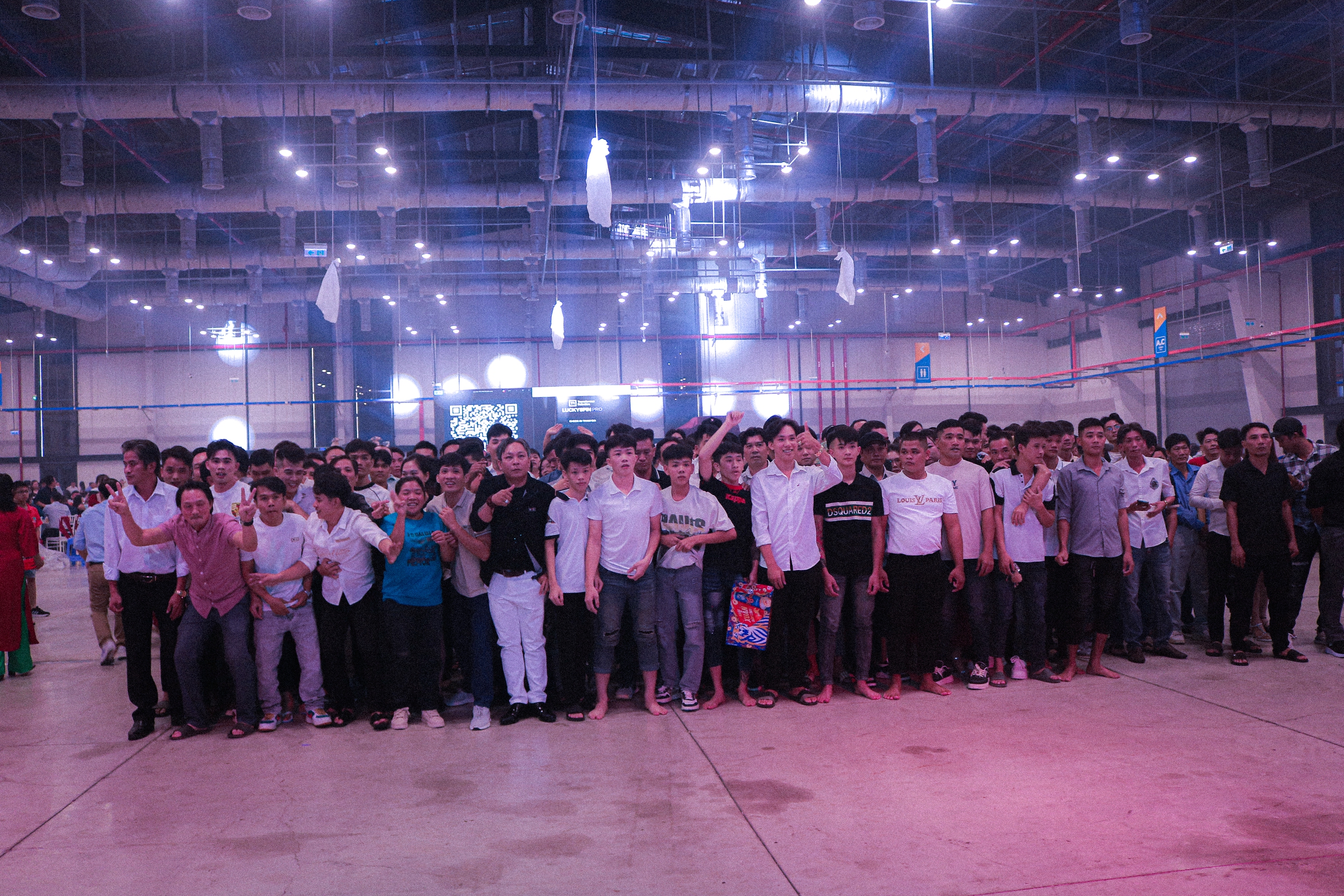 Một công ty tại TPHCM tặng ô tô cho nhân viên tại tiệc tất niên 4 Một công ty tại TPHCM gây sốc với tiệc tất niên và quà khủng - Ảnh 4.