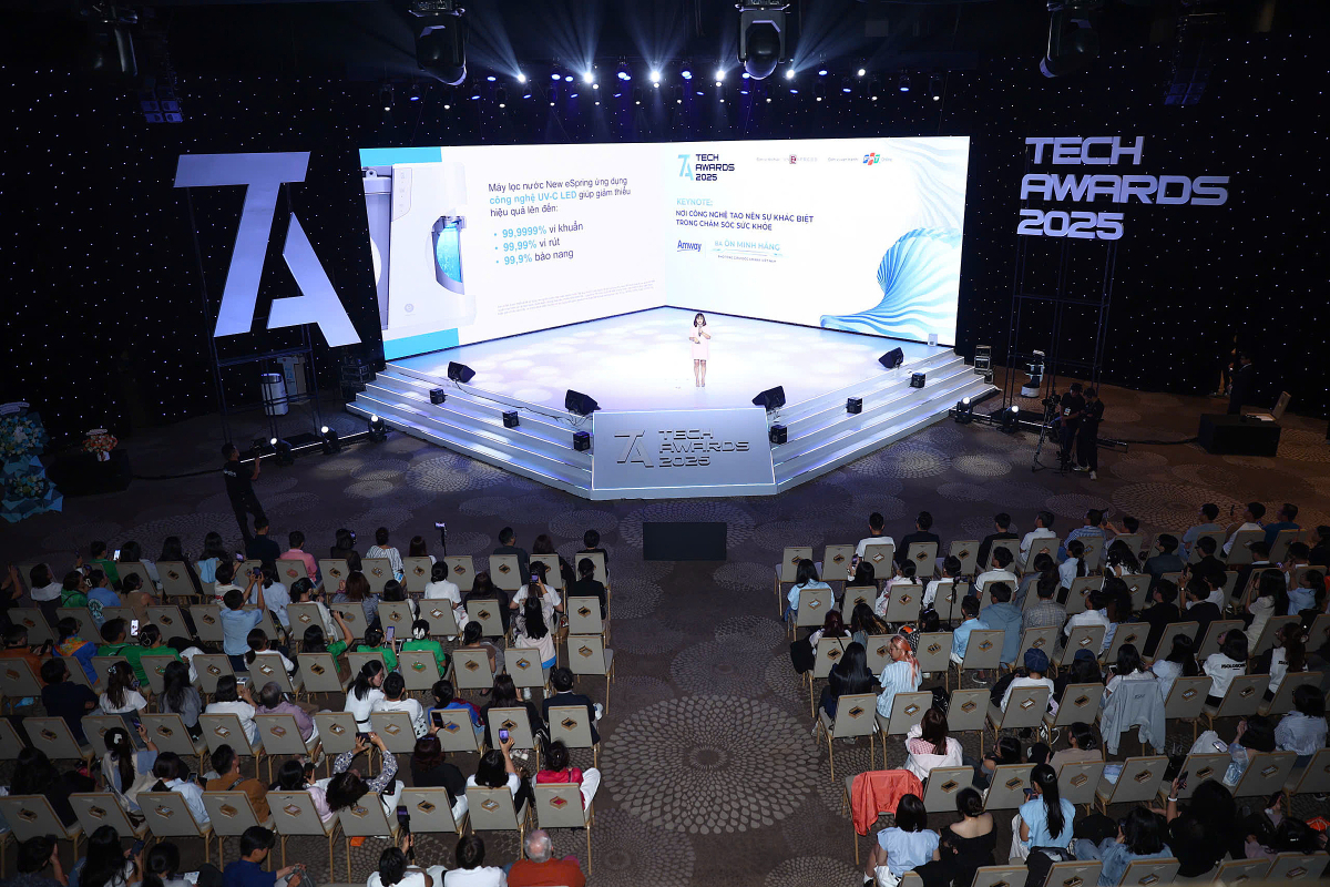 Các diễn giả nêu kinh nghiệm, bức tranh thị trường công nghệ ở phiên sáng. Ảnh: Tùng Quỳnh