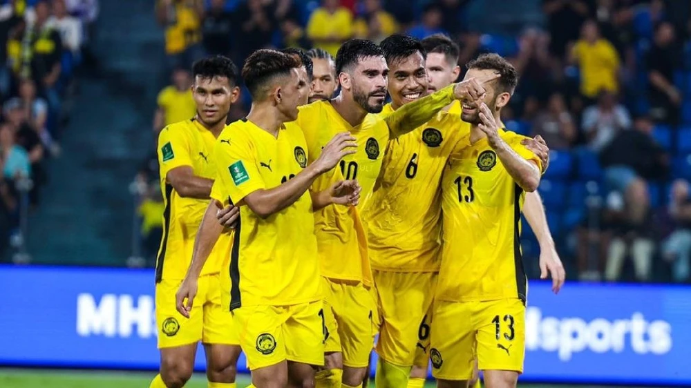 7 cầu thủ nhập tịch Malaysia bị cho là sử dụng giấy tờ giả mạo. Ảnh: TNST. nong-quan-chuc-bong-da-malaysia-sap-tu-chuc-hang-loat (3).jpg