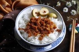 Nên nấu cơm bằng nước lạnh hay nước nóng?