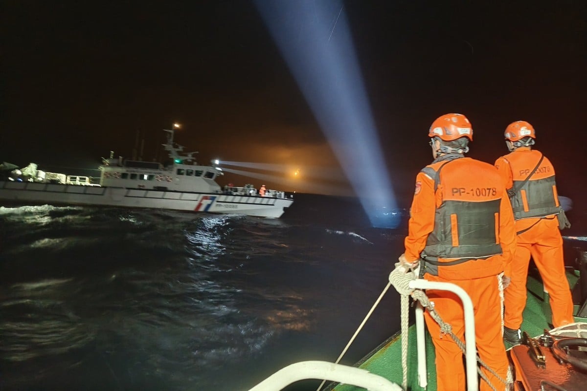 Đài Loan dừng bay phi đội F-16 sau khi tiêm kích rơi xuống biển, phi công mất tích 2 Đài Loan - Ảnh 2.