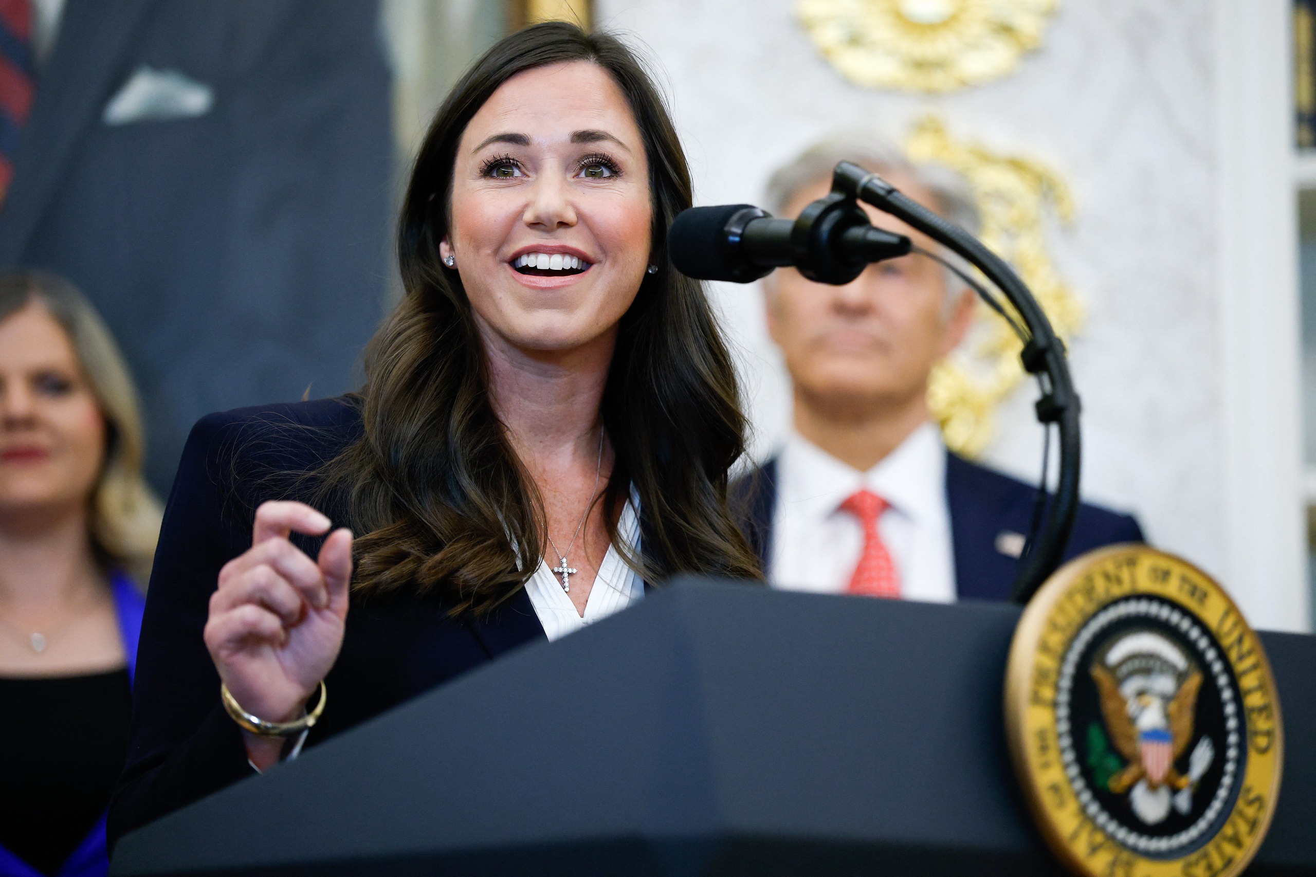 Các thượng nghị sĩ Mỹ cảnh báo nguy cơ từ AI - Ảnh 3.