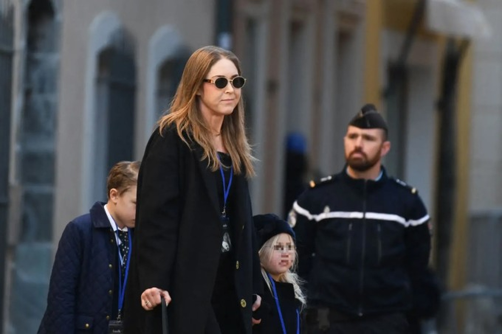 Con trai và cháu chắt của biểu tượng Brigitte Bardot lần đầu lộ diện - 2