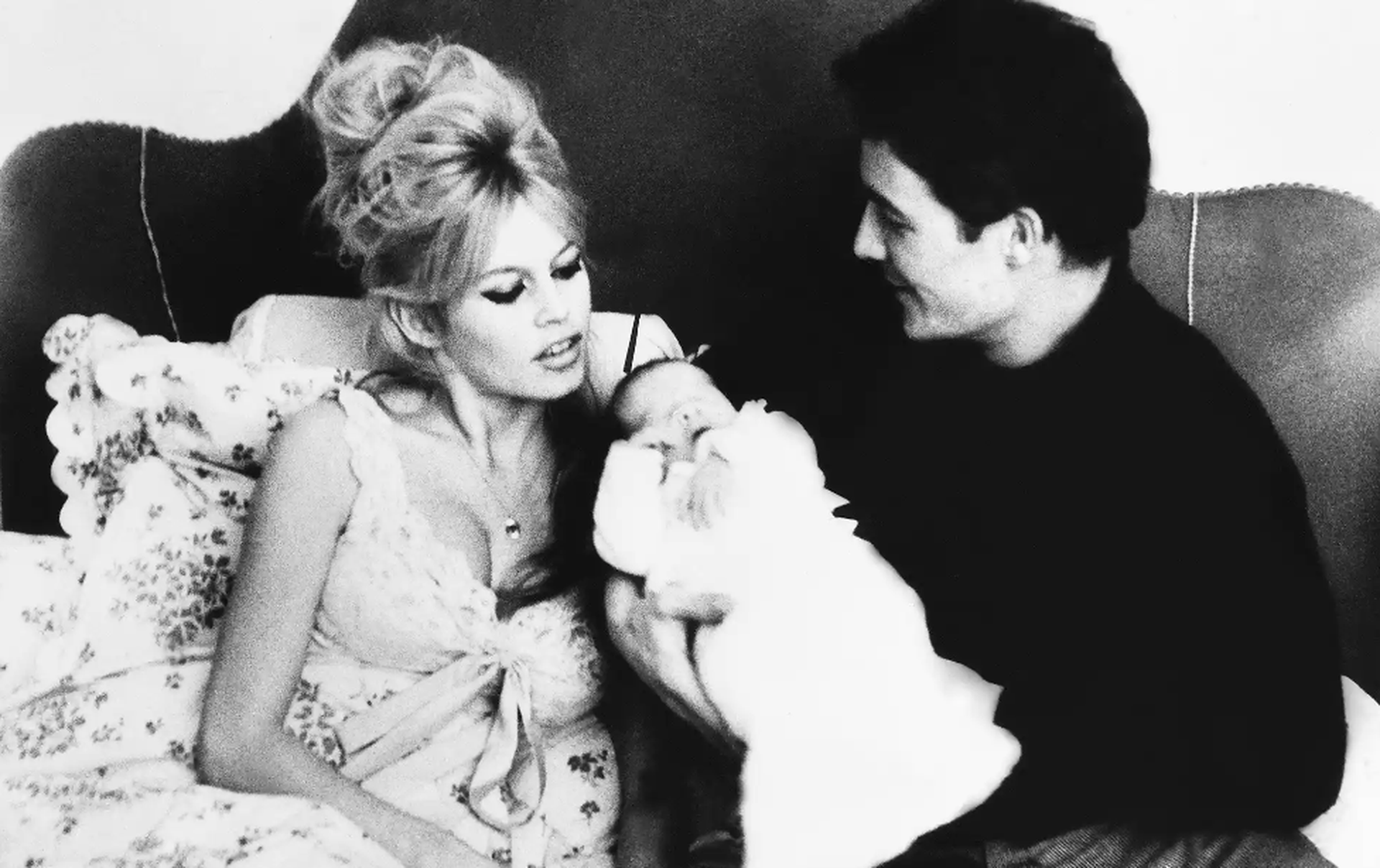Con trai và cháu chắt của biểu tượng Brigitte Bardot lần đầu lộ diện - 4