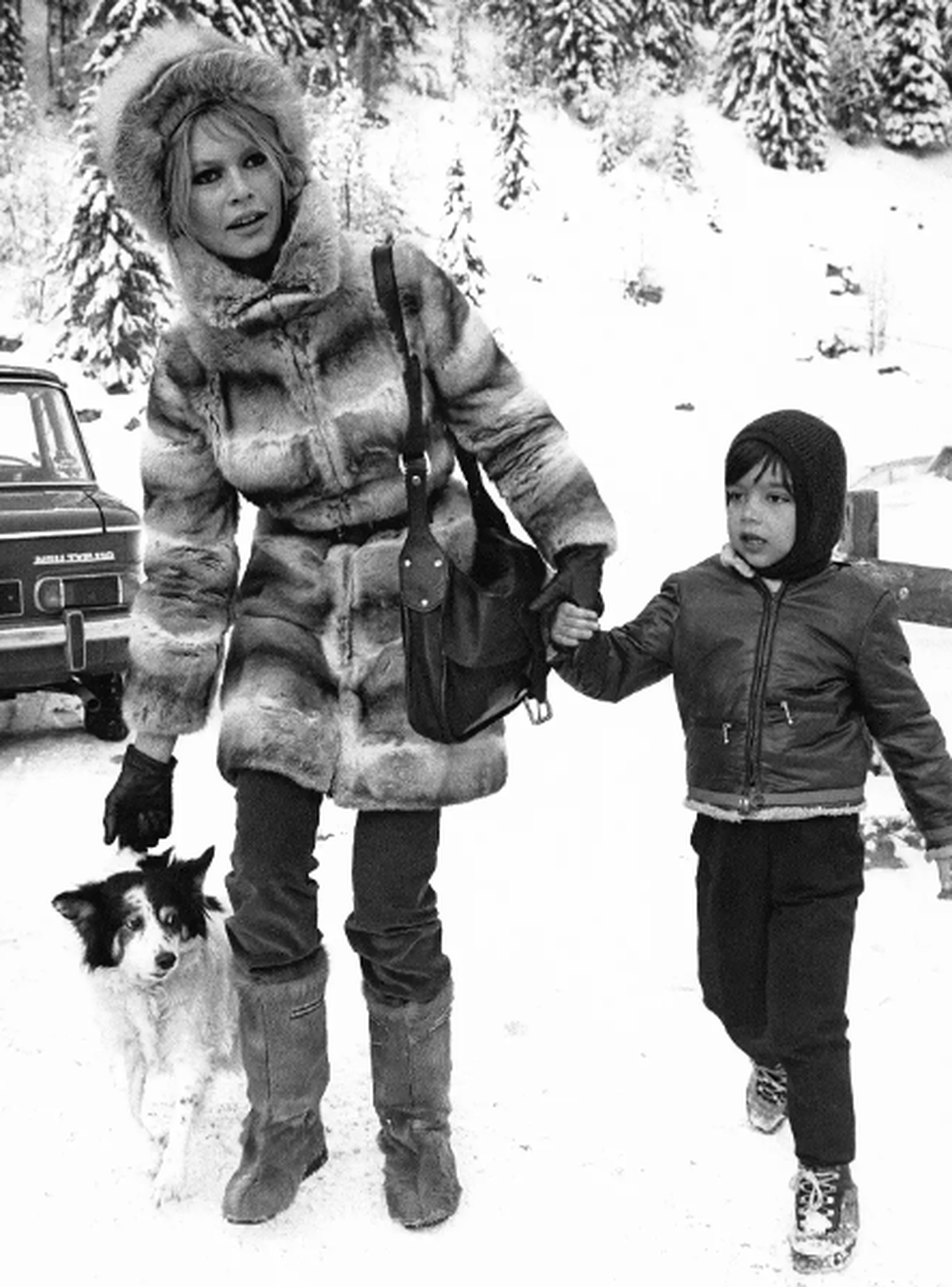 Con trai và cháu chắt của biểu tượng Brigitte Bardot lần đầu lộ diện - 5