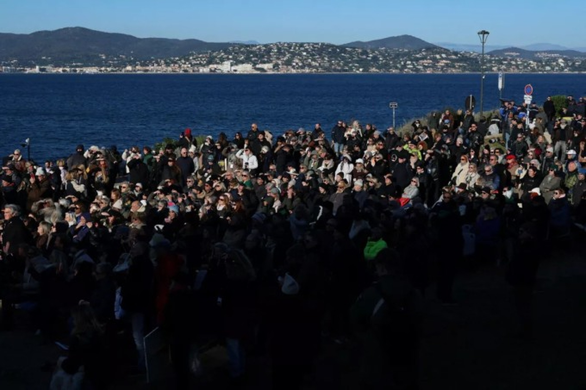 Con trai và cháu chắt của biểu tượng Brigitte Bardot lần đầu lộ diện - 11