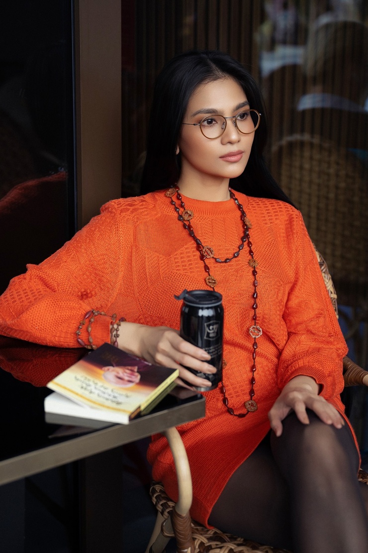 Trương Thị May diện váy của mẹ, khoe sắc vóc U40 4 Trương Thị May diện váy của mẹ, khoe sắc vóc U40 - 3