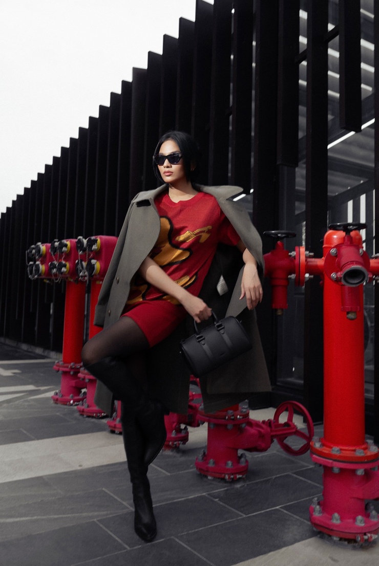 Trương Thị May diện váy của mẹ, khoe sắc vóc U40 10 Trương Thị May diện váy của mẹ đi thi Miss Universe 13 năm trước