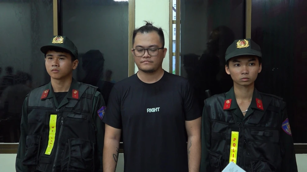 Trong số những người bị bắt có những người trong nhóm của Kiệt. Ảnh: CA 61-nguoi-bi-bat-vi-lien-quan-den-duong-day-mua-ban-khi-cuoi-tram-ti- (3).jpg