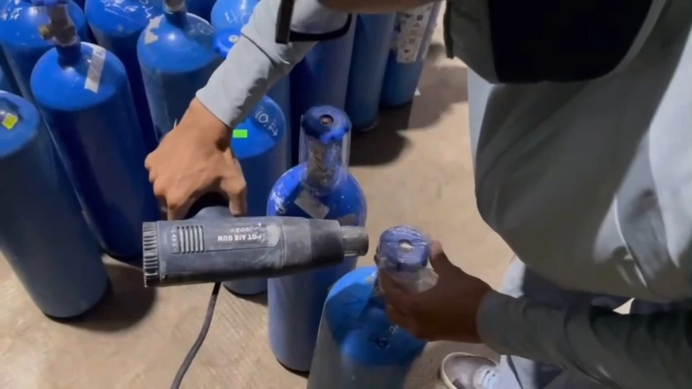 Nhóm này đã mua bán khí cười trong thời gian dài, thu số tiền lớn. Ảnh: CA 61-nguoi-bi-bat-vi-lien-quan-den-duong-day-mua-ban-khi-cuoi-tram-ti- (4).jpg