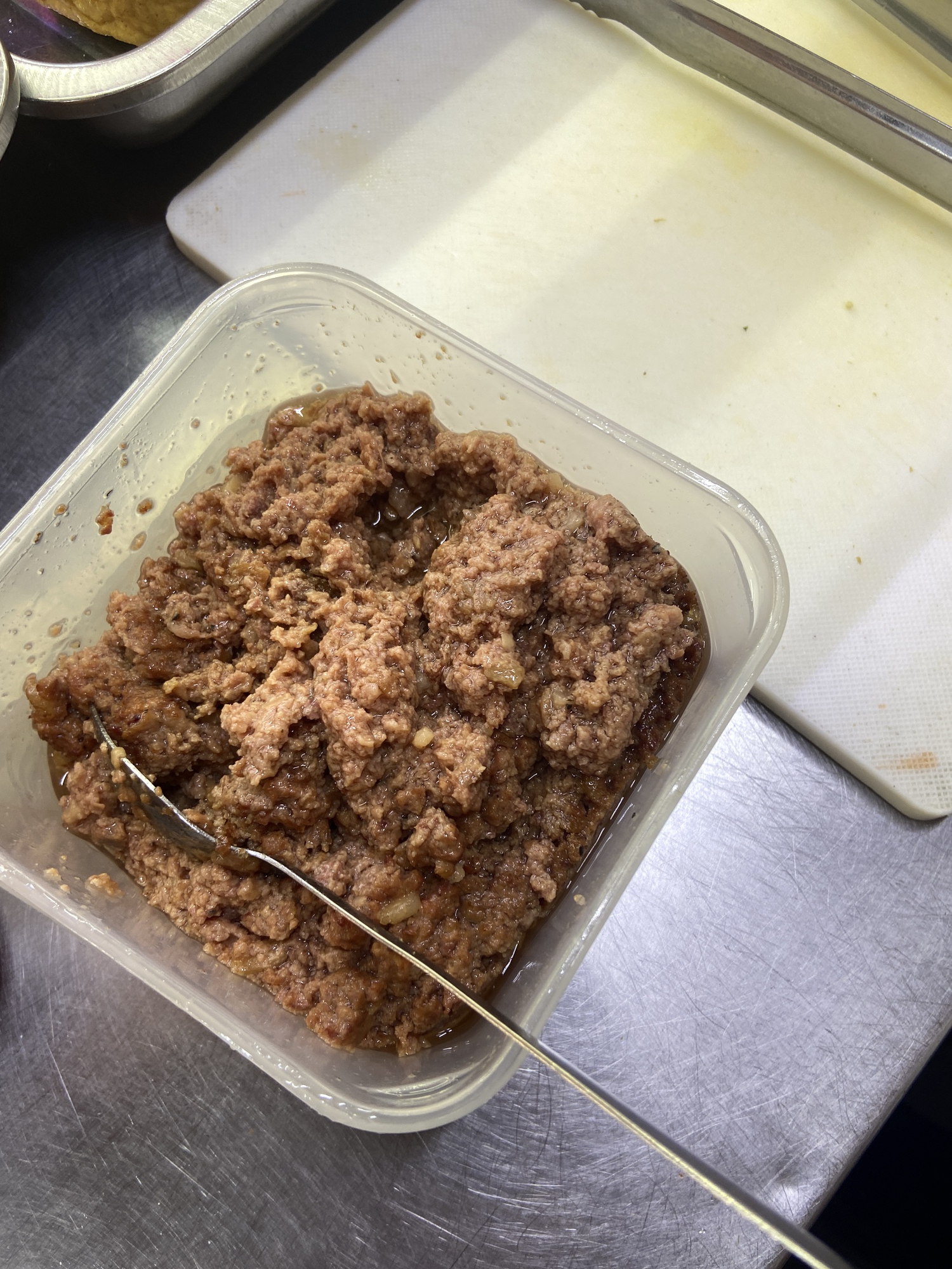 Vụ 120 tấn thịt heo bệnh tuồn vào Đồ hộp Hạ Long: Nhiều quán Pate Cột Đèn vỉa hè 