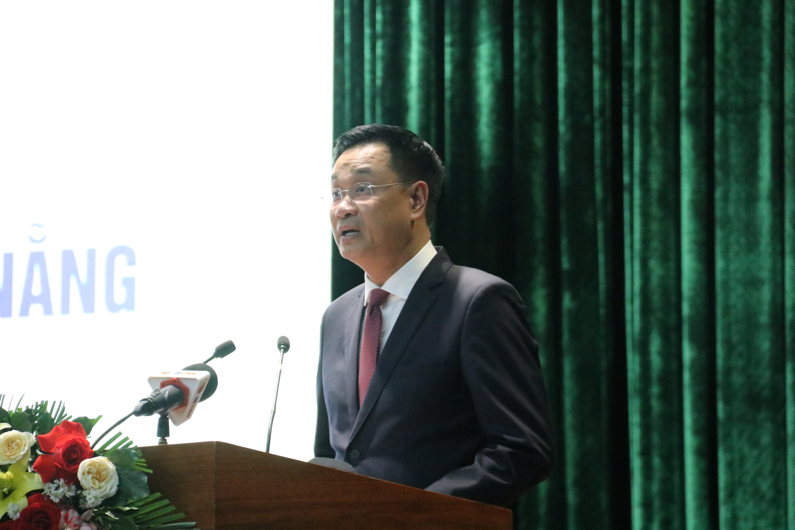 Bí thư Đà Nẵng: 'Đồng hành nhưng không buông lỏng, hỗ trợ nhưng không dung túng'- Ảnh 2.