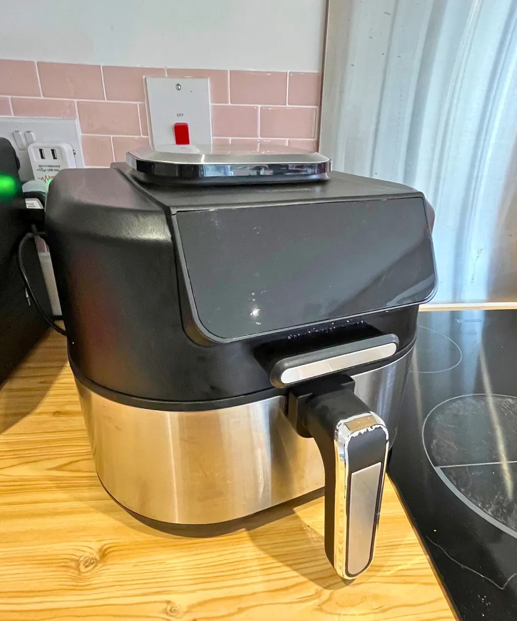 7 lỗi kinh điển khi dùng nồi chiên không dầu: Đồ ăn mất ngon, tiềm ẩn cả mối họa với sức khỏe- Ảnh 2. 7 lỗi kinh điển khi dùng nồi chiên không dầu: Đồ ăn mất ngon, tiềm ẩn cả mối họa với sức khỏe- Ảnh 2.