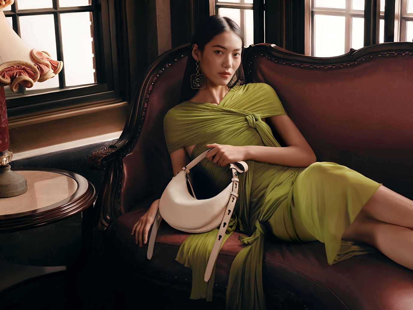 Đón năm Bính Ngọ, Tory Burch giới thiệu BST túi xách nhiều mẫu “mã”- Ảnh 2.