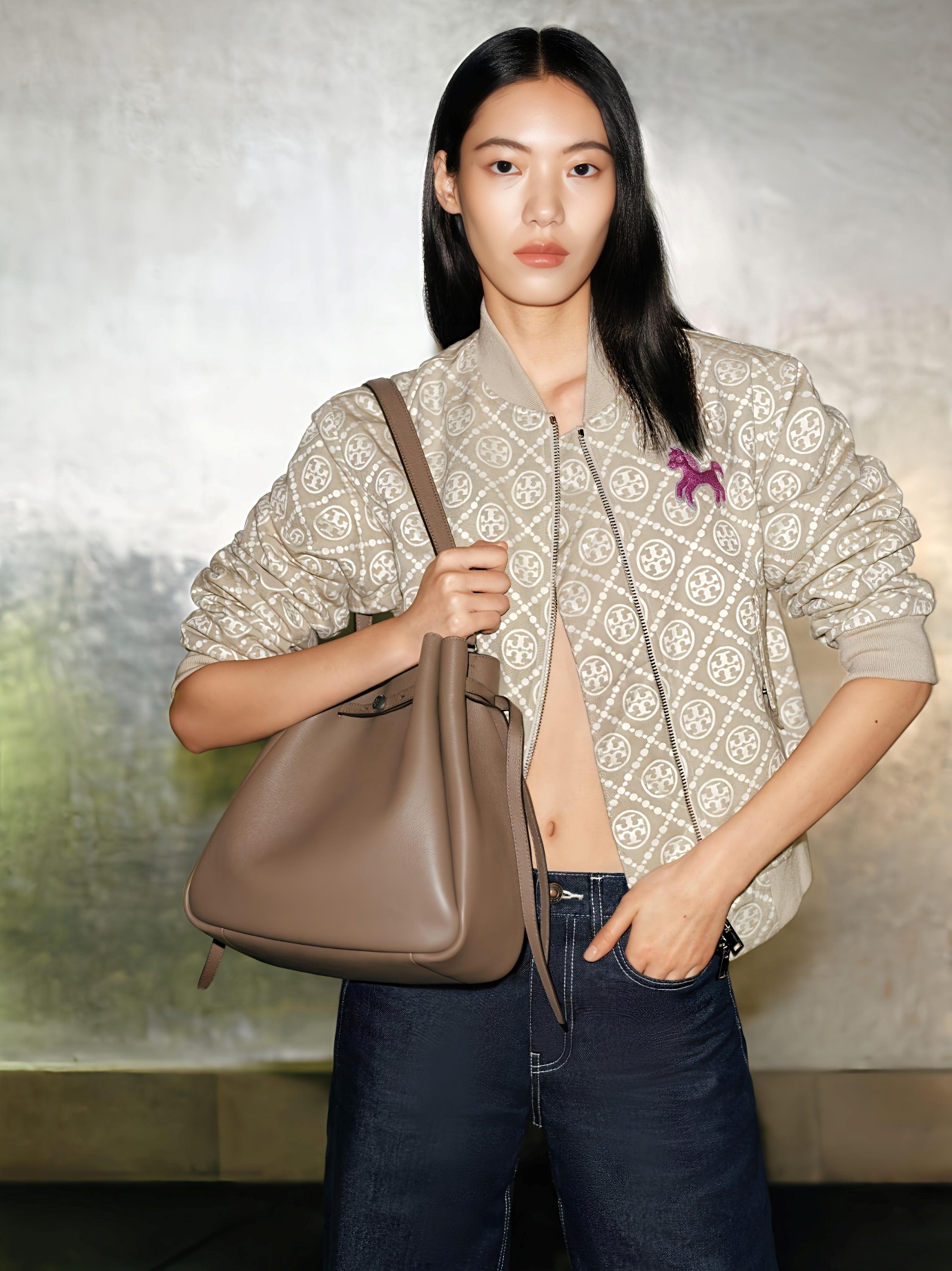 Đón năm Bính Ngọ, Tory Burch giới thiệu BST túi xách nhiều mẫu “mã”- Ảnh 6.