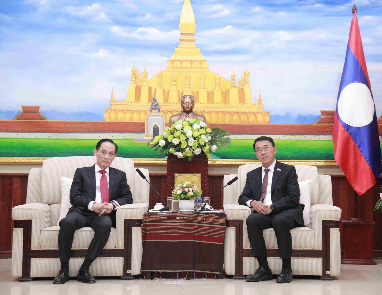 Đặc phái viên của Tổng Bí thư Tô Lâm đến Vientiane chúc mừng Đại hội Đảng lần thứ XII của Lào - Ảnh 3.