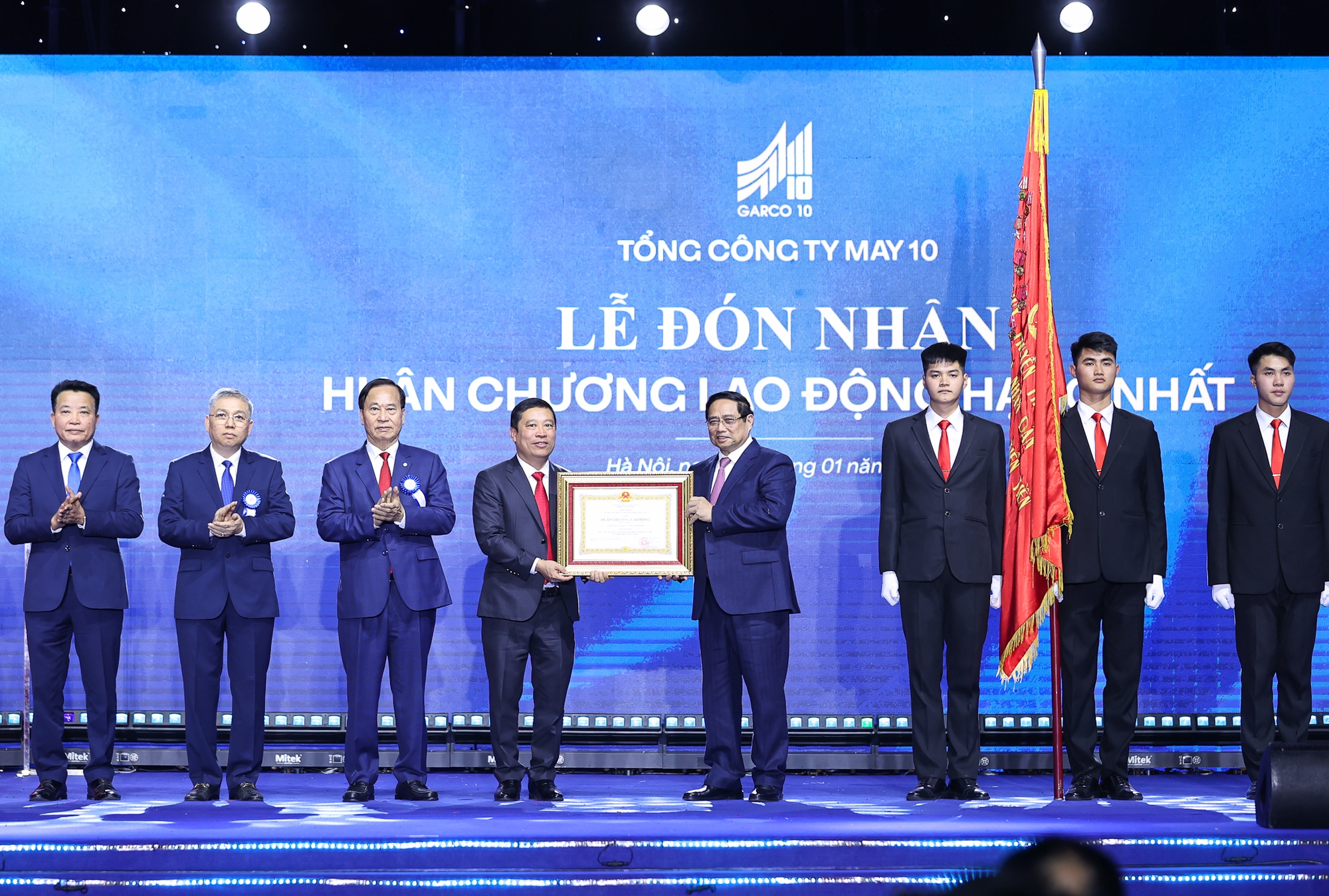 Thủ tướng: Từ nước thiếu ăn thiếu mặc, Việt Nam xuất khẩu gạo và dệt may hàng đầu thế giới - Ảnh 3.