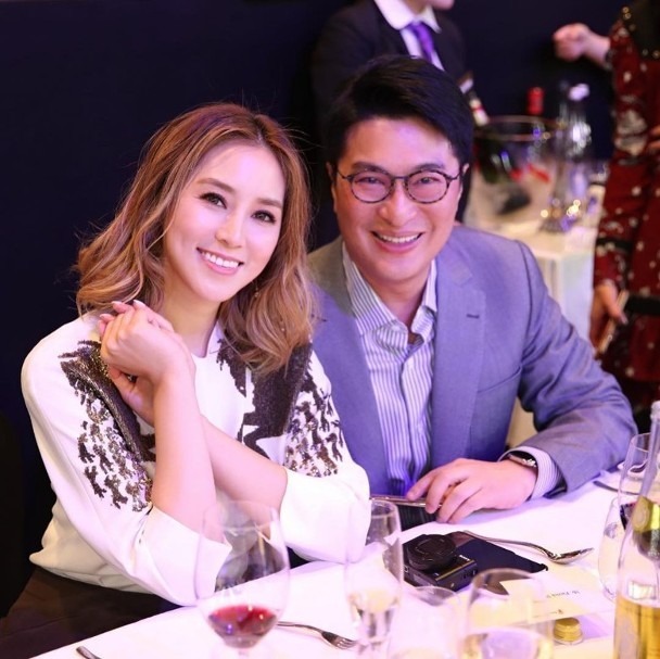 Chưa thấy ai sướng như mỹ nhân này: Được con trai tỷ phú quỳ gối cầu hôn với 337 tỷ tiền mặt, vàng cưới 75 tỷ- Ảnh 5.