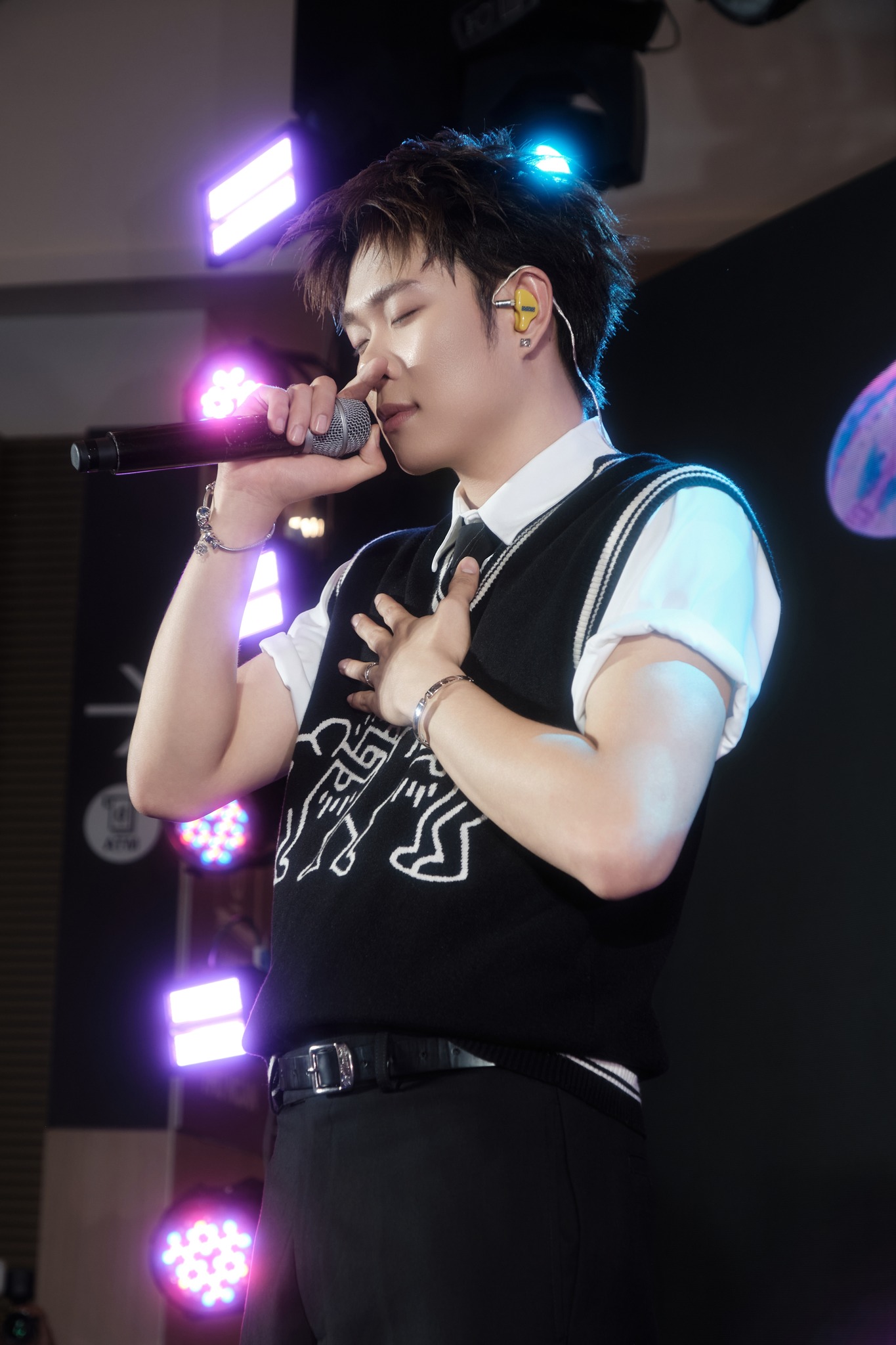 Từ lùm xùm của Dương Domic: Đừng coi fan là cái máy ATM!- Ảnh 16.