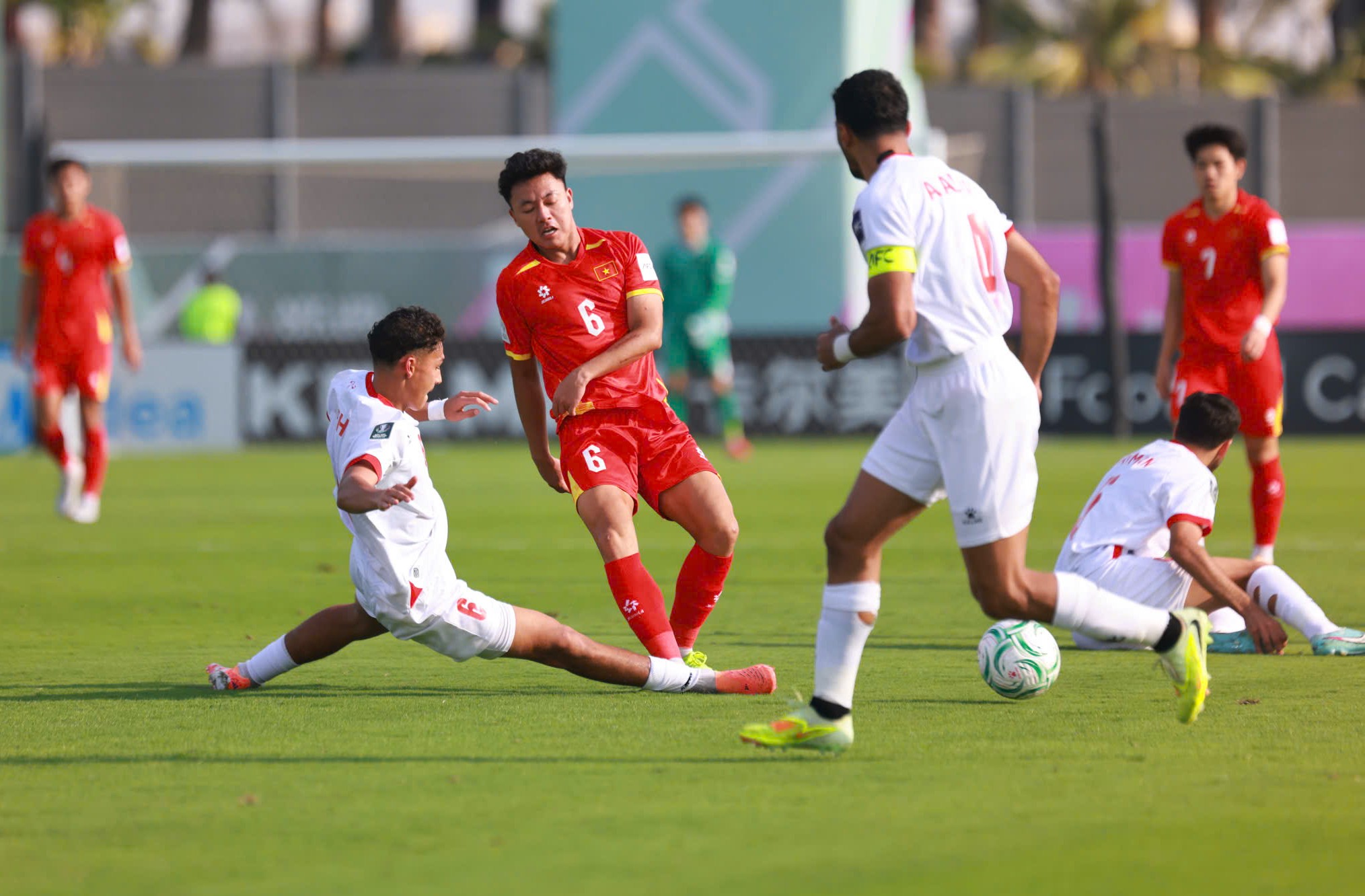 Đôi cánh tung hoành cảm hứng ở sân cỏ châu Á: Bùng nổ ngoạn mục trước Kyrgyzstan- Ảnh 7.
