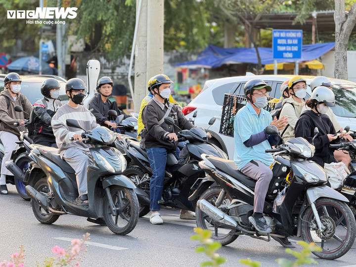 TP.HCM lạnh 17°C, hiếm gặp trong nhiều năm qua- Ảnh 2.