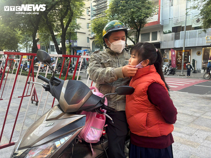 TP.HCM lạnh 17°C, hiếm gặp trong nhiều năm qua- Ảnh 4.