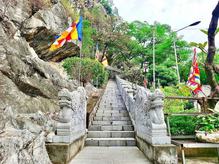 Bia ma nhai khắc trên vách đá - bảo vật quốc gia trong động Kính Chủ 3 Bia ma nhai khắc trên vách đá - bảo vật quốc gia trong động Kính Chủ - 2