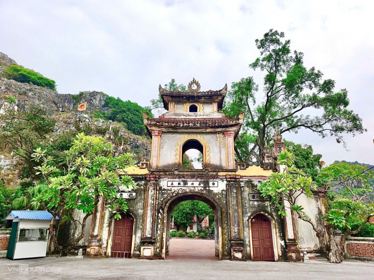 Bia ma nhai khắc trên vách đá - bảo vật quốc gia trong động Kính Chủ 11 Bia ma nhai khắc trên vách đá - bảo vật quốc gia trong động Kính Chủ - 10